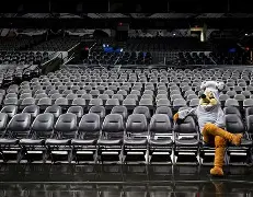 完美在线观看体育赛事-圣安东尼奥马刺发布备战花絮，集结日外线爆发，NBA季后赛任务艰巨，控场能力受关注