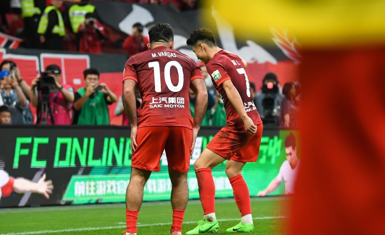 上海海港迎社区盾关键赛，赛后造点机会，引发热议，资深球员宣示担当