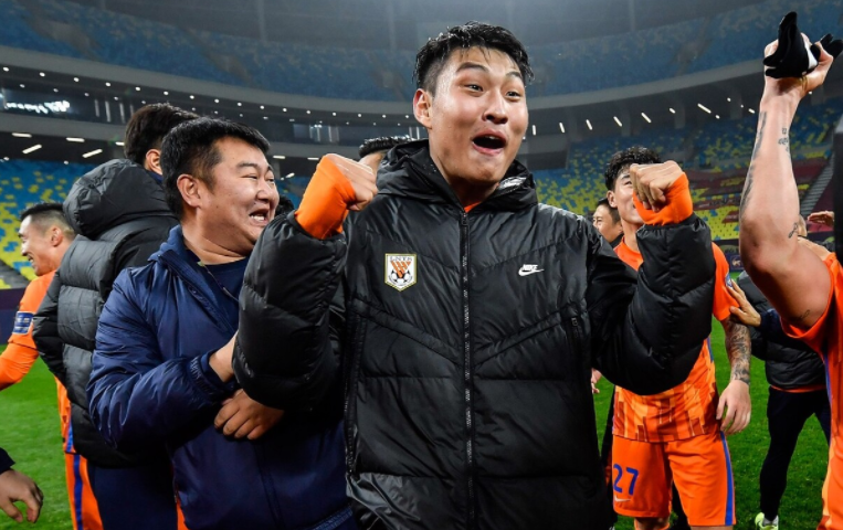 清晨突围战来临；勒沃库森围绕荷甲复出首秀；球迷炸锅；医务组通报恢复